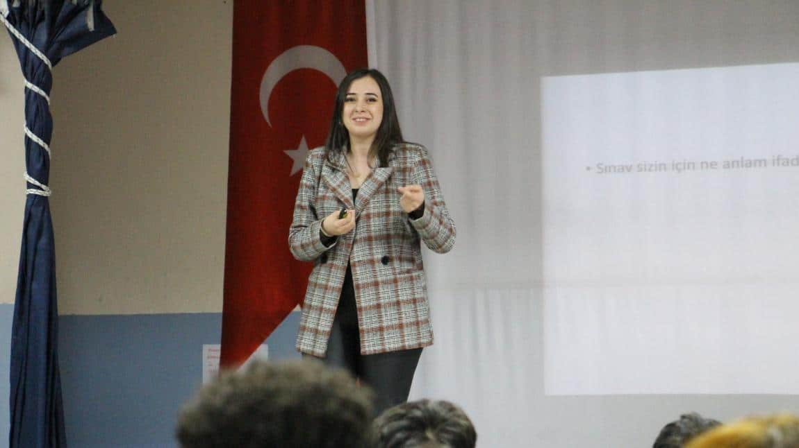 Psik. Buse Polat, YKS Sürecinde Motivasyon Konferansı Gerçekleştirdi